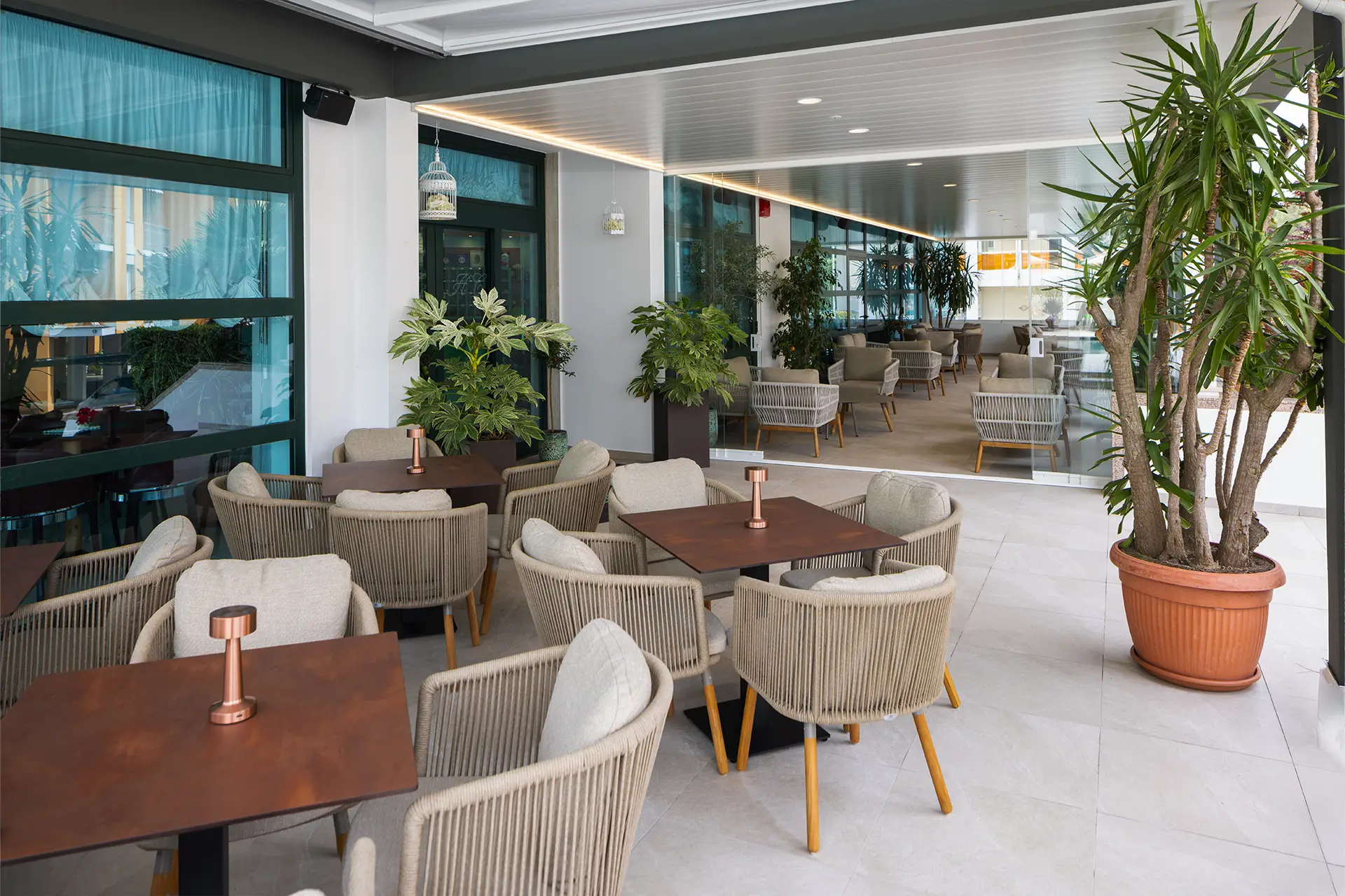 Hotel Concordia Bibione tre stelle superior serate a tema cene bordo piscina