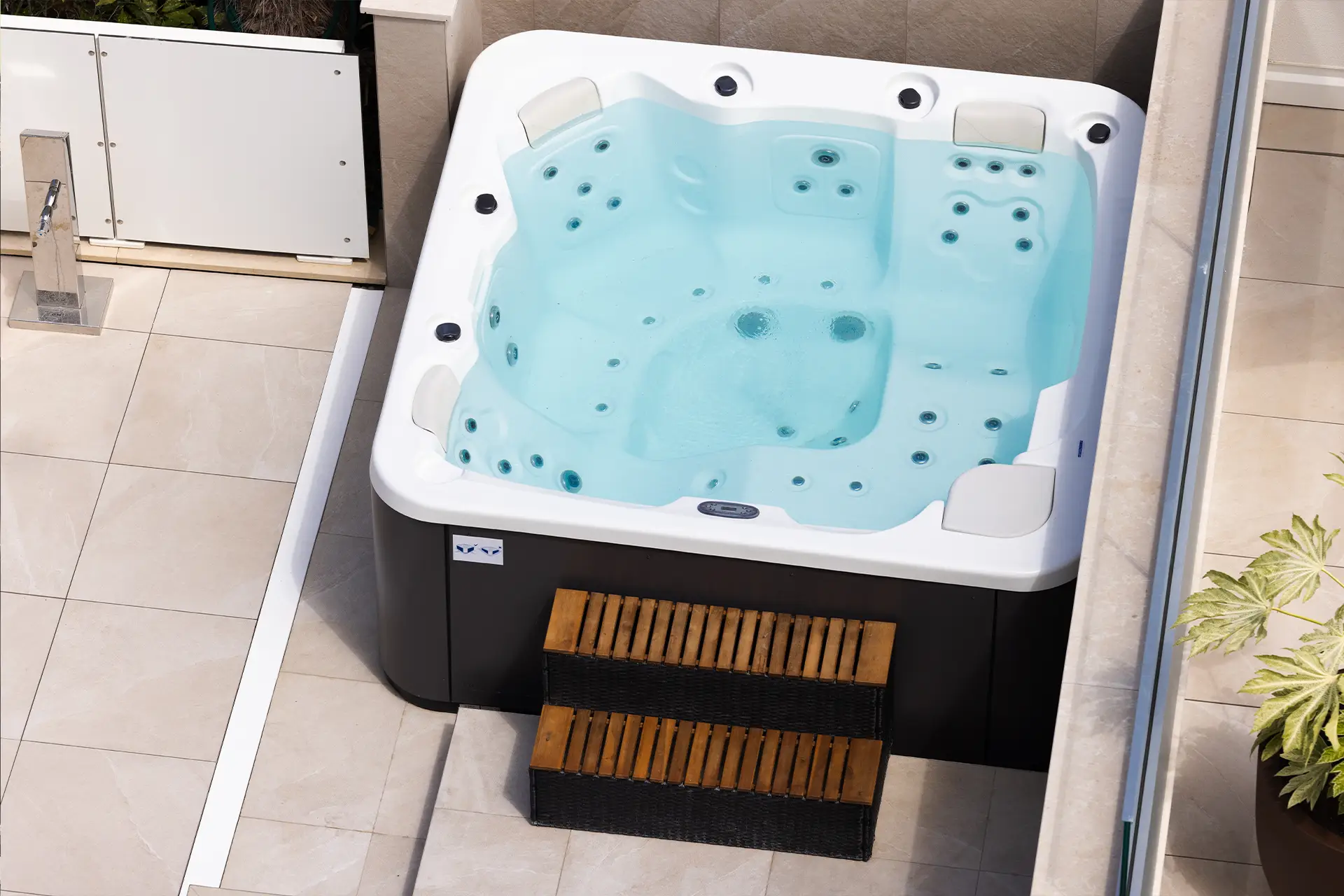 Hotel Concordia Bibione tre stelle superior serate a tema cene bordo piscina